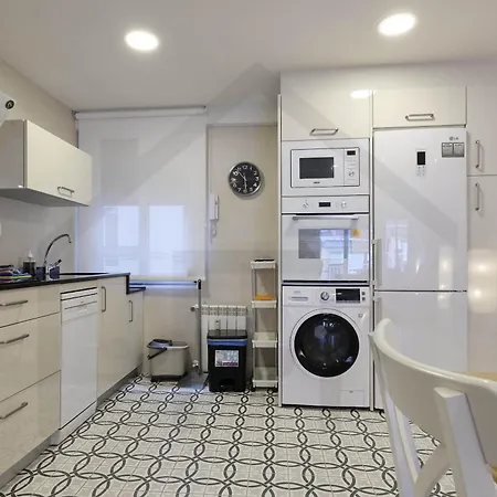 Apartment Atico Quintana I - Con Terraza, Vistas A La Ciudad, En El Centro, Con Wifi Y Garaje Oviédo