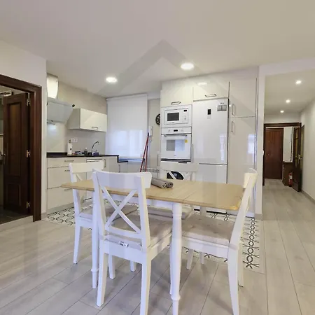 Atico Quintana I - Con Terraza, Vistas A La Ciudad, En El Centro, Con Wifi Y Garaje * Oviédo