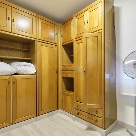 Atico Quintana I - Con Terraza, Vistas A La Ciudad, En El Centro, Con Wifi Y Garaje *